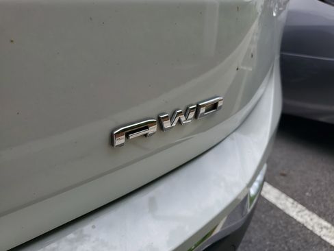 Used 2024 GMC Terrain SLT AWD/4WD image 8