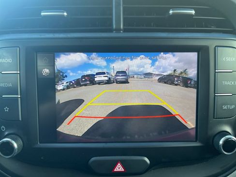 Used 2025 Kia Soul LX w/ LX Technology Package FWD image 18