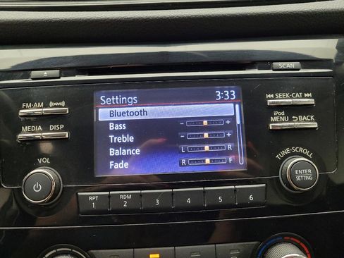 Used 2017 Nissan Rogue S AWD/4WD image 25