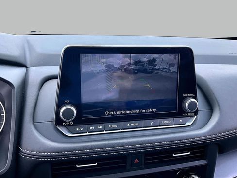 Used 2025 Nissan Rogue SV FWD image 25