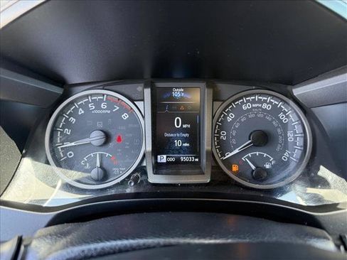 Used 2021 Toyota Tacoma TRD Off-Road w/ Technology Package AWD/4WD image 15