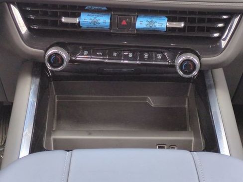 Certified 2025 Chevrolet Tahoe LS AWD/4WD image 21