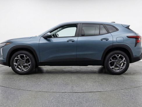 Used 2025 Chevrolet Trax LT FWD image 5