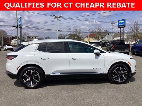 Used 2024 Chevrolet Equinox EV LT image 2