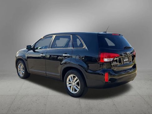 Used 2015 Kia Sorento LX image 4
