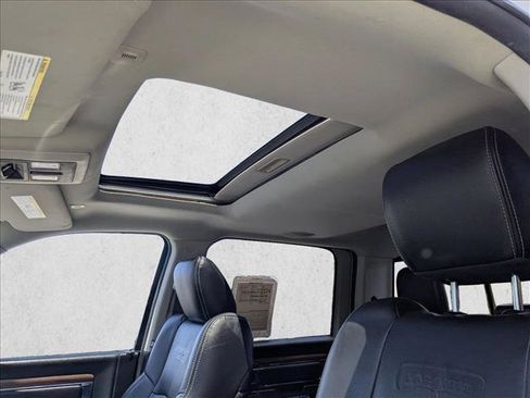 Used 2018 RAM 1500 Laramie w/ Convenience Group AWD/4WD image 16