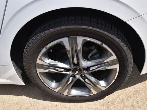 Used 2023 Kia K5 EX image 11