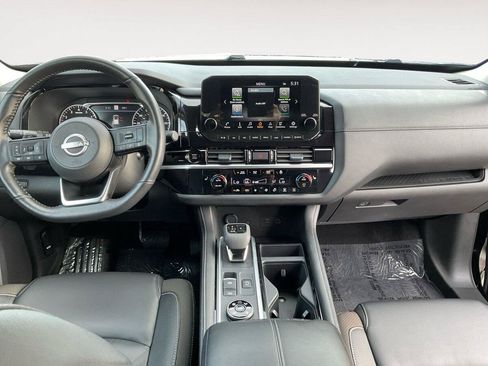 Used 2025 Nissan Pathfinder SL AWD/4WD image 10