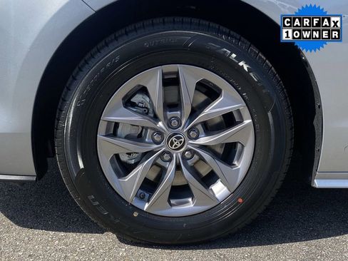 Certified 2025 Toyota Sienna LE image 14