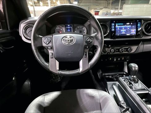 Used 2018 Toyota Tacoma TRD Sport w/ Technology Package image 6