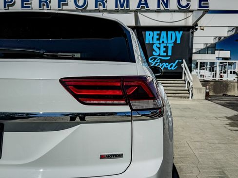 Used 2022 Volkswagen Atlas Cross Sport SE AWD/4WD image 10