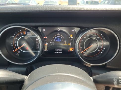 Used 2018 Jeep Wrangler Unlimited Sahara w/ Uconnect 4C Nav & Sound Group AWD/4WD image 19