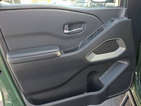 Used 2025 Nissan Frontier SV w/ SV Convenience Package image 12