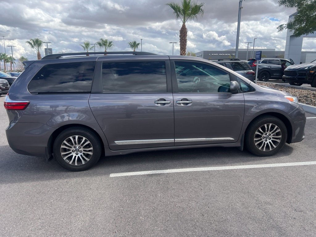 Used 2019 Toyota Sienna XLE w/ XLE Navigation Package FWD image 7