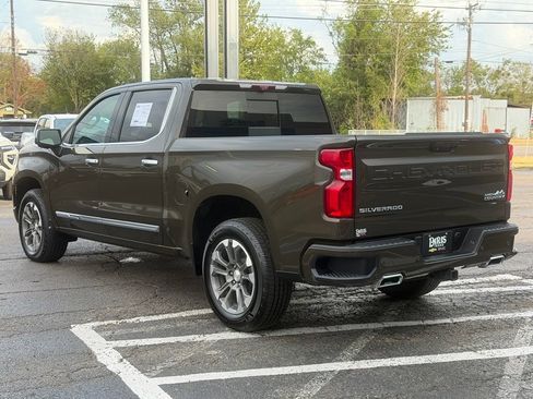 Used 2023 Chevrolet Silverado 1500 High Country w/ Technology Package AWD/4WD image 8