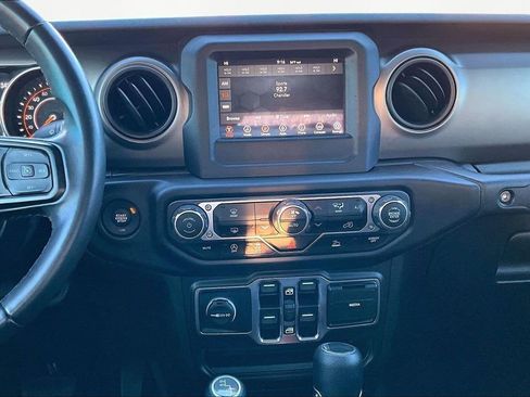 Used 2020 Jeep Gladiator Sport w/ Quick Order Package 24S image 9