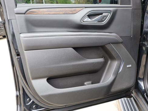 Used 2023 Chevrolet Tahoe Premier AWD/4WD image 12