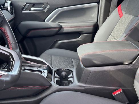 Certified 2024 Chevrolet Colorado Z71 w/ Z71 Convenience Package 2 image 11