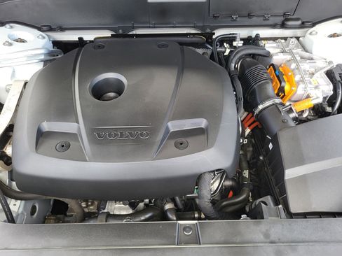 Certified 2024 Volvo XC90 T8 Plus w/ Protection Package Premier image 27