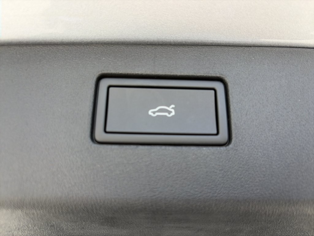 Certified 2025 Volkswagen Tiguan SE FWD image 26