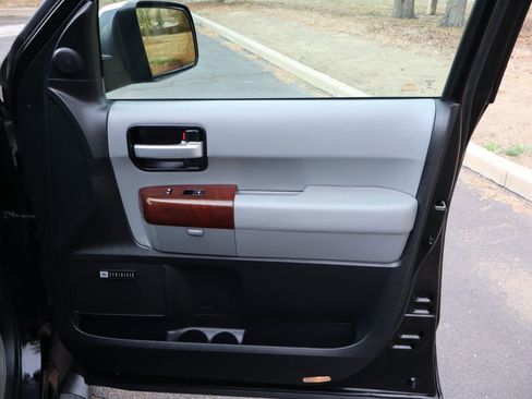 Used 2011 Toyota Sequoia Platinum image 27