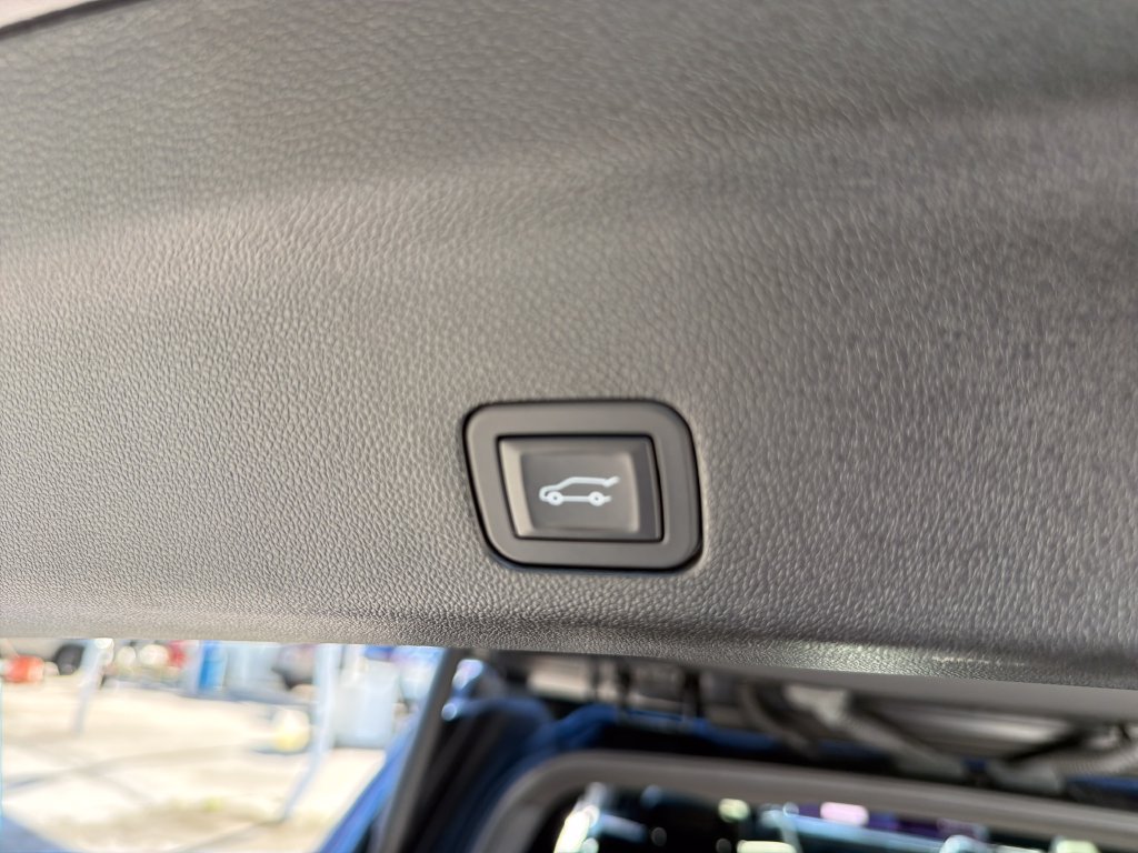 Used 2025 Cadillac Escalade Sport AWD/4WD image 34