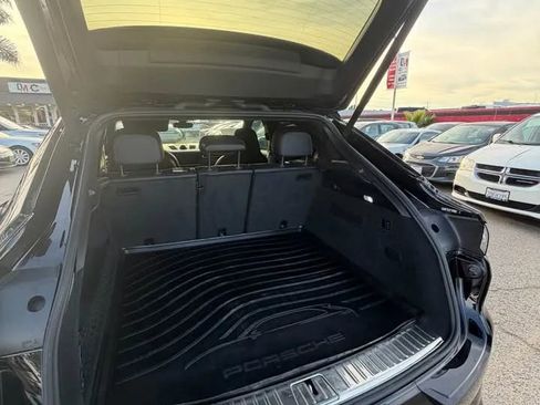 Used 2023 Porsche Cayenne GTS w/ Premium Package Plus AWD/4WD image 8