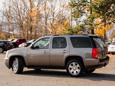 Used 2011 GMC Yukon SLT w/ SLT Chrome Package image 4
