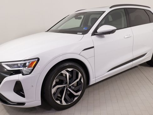 Used 2024 Audi Q8 e-tron Premium Plus w/ Premium Plus Package image 1