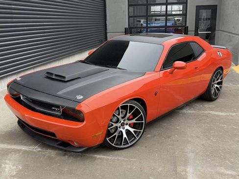 Used 2009 Dodge Challenger SRT8 w/ SRT Option Group II image 2