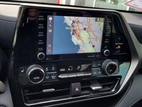 Certified 2022 Toyota Highlander XLE image 14