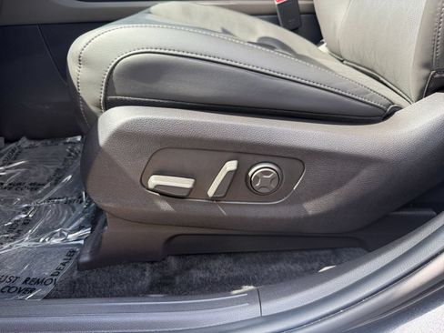 Used 2026 Kia Carnival FWD image 23