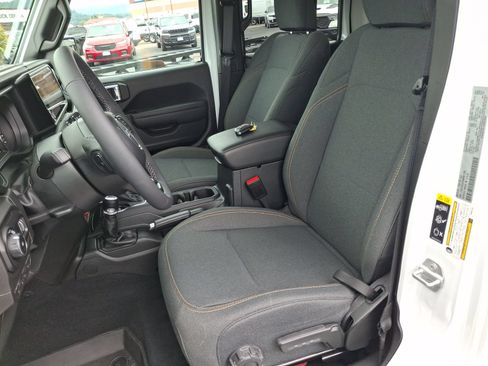 Used 2025 Jeep Wrangler Unlimited Sport AWD/4WD image 16