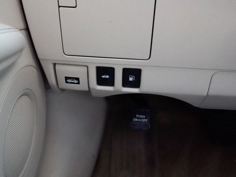 Used 2013 Lexus ES 300h w/ Luxury Pkg image 27