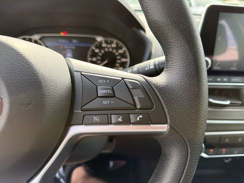 Used 2024 Nissan Altima 2.5 SV FWD image 22