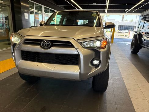Used 2021 Toyota 4Runner SR5 AWD/4WD image 3