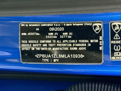 Used 2021 Lamborghini Urus AWD/4WD image 34