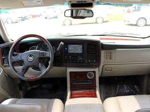 Used 2006 Cadillac Escalade EXT image 19