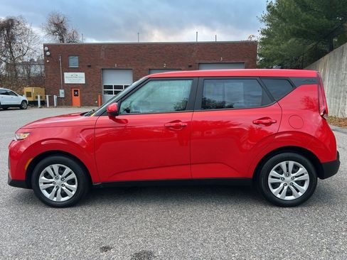 Used 2022 Kia Soul LX image 2