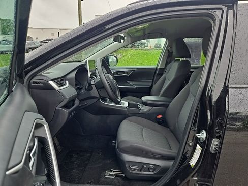 Used 2024 Toyota RAV4 XLE FWD image 6