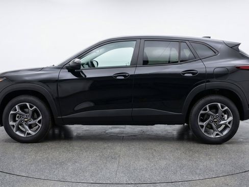 Used 2025 Chevrolet Trax LT w/ LT Convenience Package FWD image 5