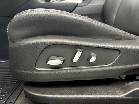 Used 2025 Cadillac XT6 Premium Luxury image 10