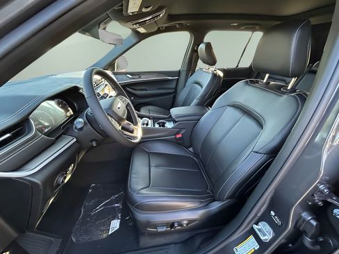 New 2025 Jeep Grand Cherokee Limited w/ Luxury Tech Group II image 17