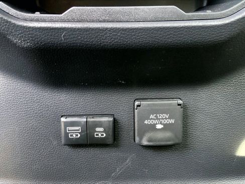 Used 2024 Toyota Tundra Limited image 33