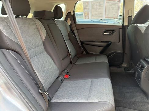 Used 2023 Nissan Rogue SV image 13