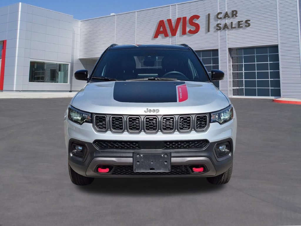 Used 2025 Jeep Compass Trailhawk AWD/4WD image 2