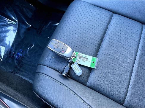 Used 2025 Mercedes-Benz GLE 350 4MATIC image 13