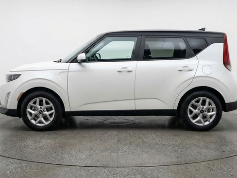 Used 2025 Kia Soul LX w/ LX Technology Package FWD image 5