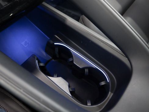 Certified 2025 Porsche Macan 4S Electric image 18