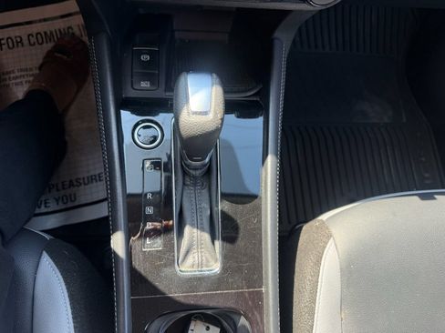 Used 2022 Nissan Kicks SR w/ Premium Package FWD image 39